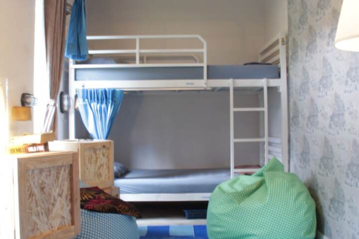 Room 12 of 37