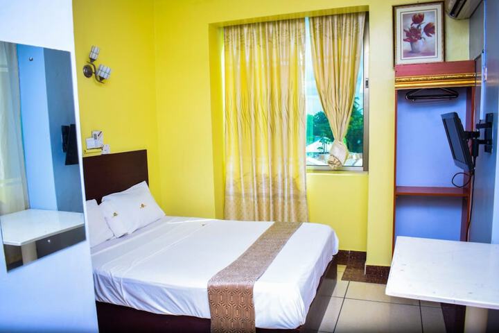 Room 16 of 33