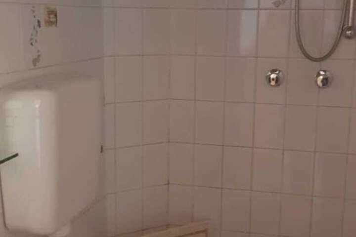 Room 12 of 23
