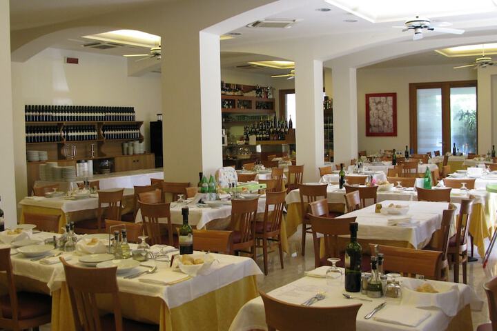 Dining 30 of 62
