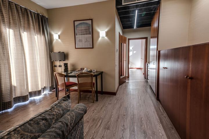 Room 33 of 50