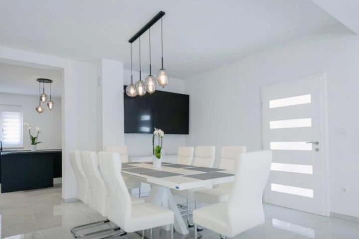 Room 14 of 25