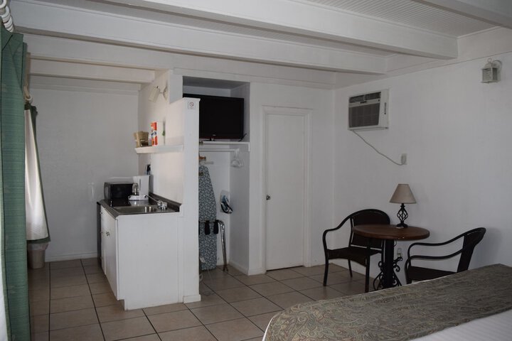 Room 3 of 32