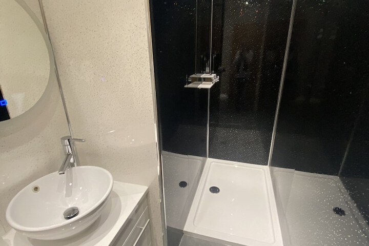 Room 32 of 34