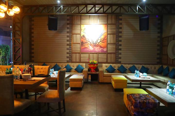 Lounge 47 of 48