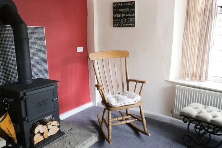 Room 4 of 12