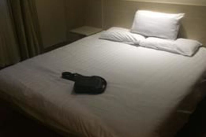Room 6 of 39