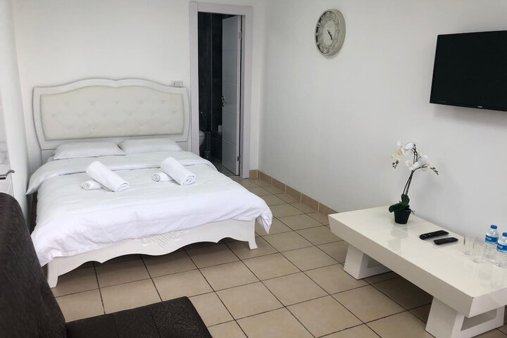 Room 12 of 140