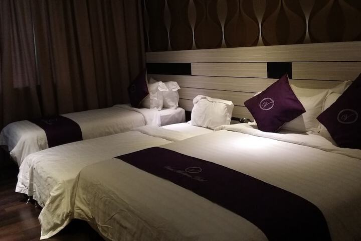 Room 9 of 50