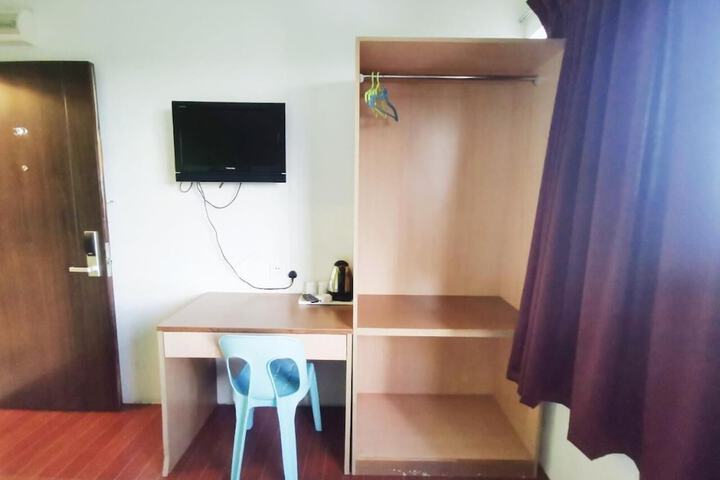 Room 8 of 19