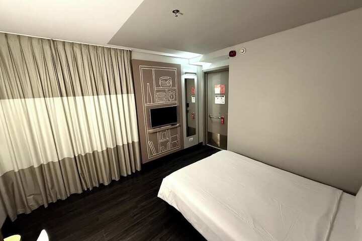 Room 15 of 82
