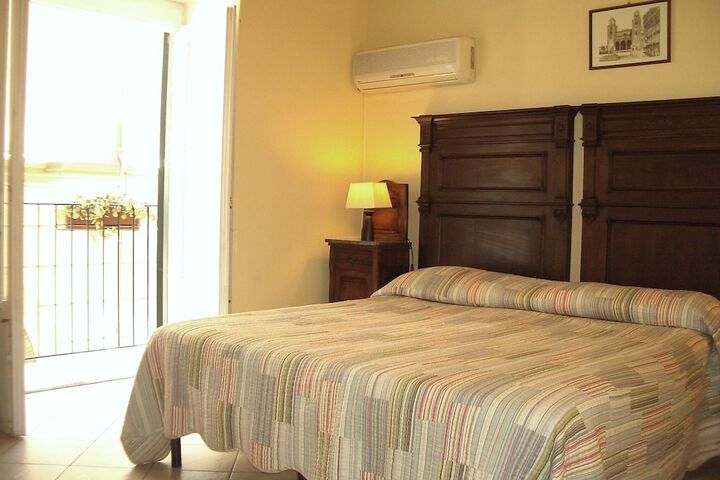 Room 8 of 27