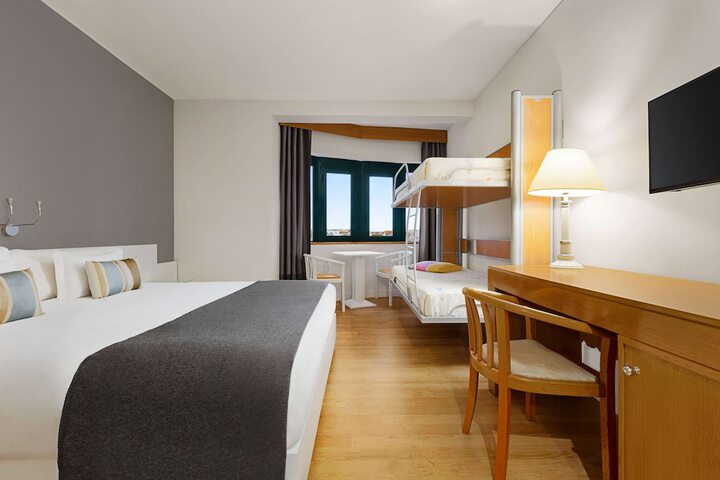 Room 27 of 70