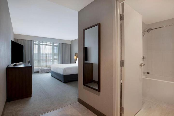 Standard King Room (6 of 27)