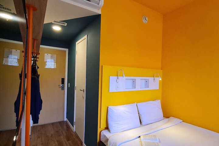 Room 22 of 82