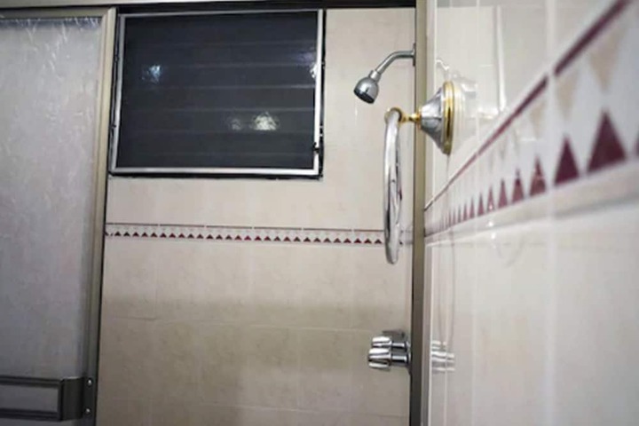 Room 32 of 42