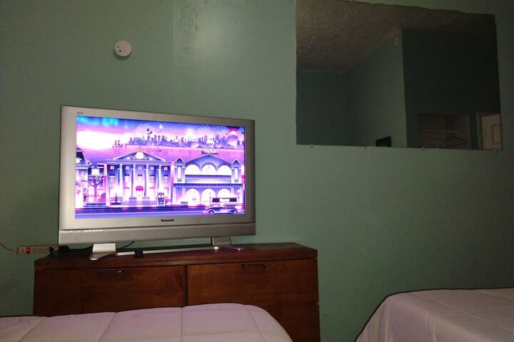 Room 8 of 28