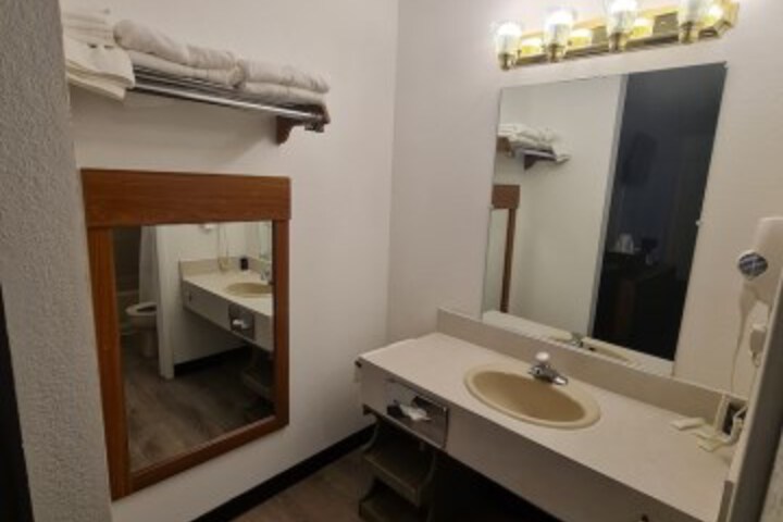 Room 12 of 22