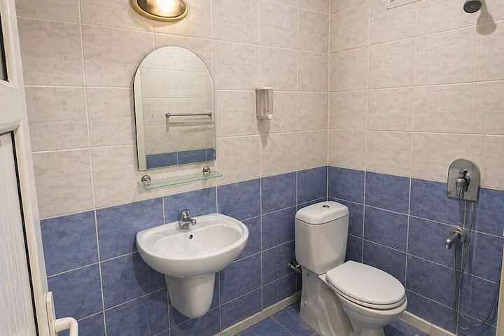 Room 7 of 9