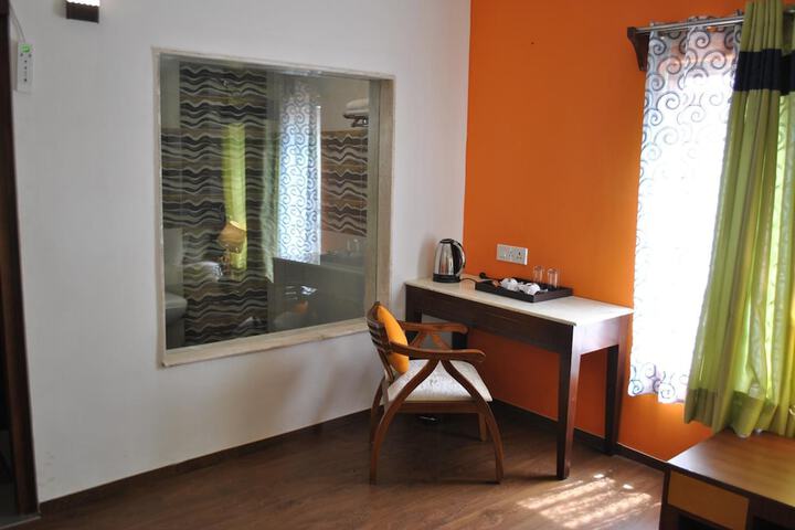 Room 6 of 65