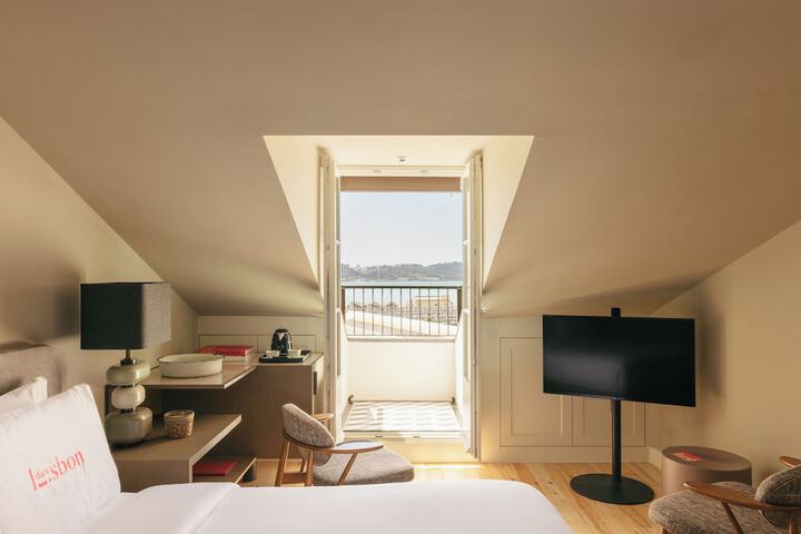 Room 64 of 93