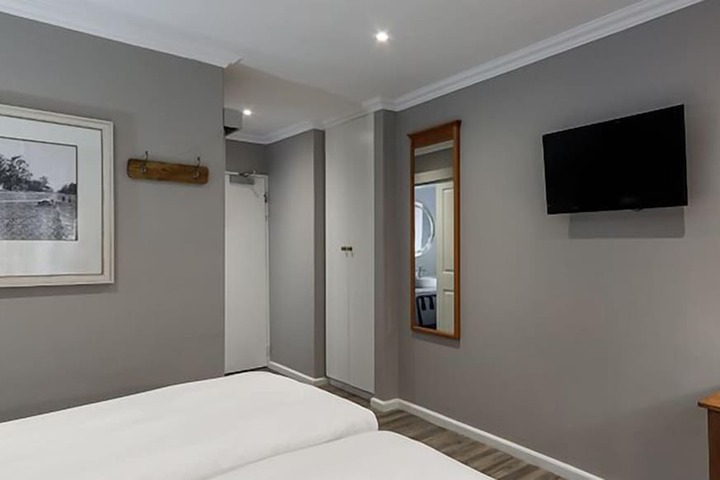 Room 13 of 73