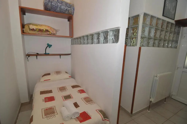 Room 2 of 10