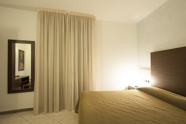 Room 11 of 50