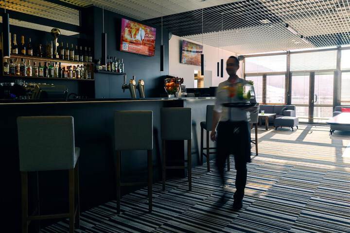 Lounge 62 of 74