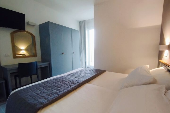 Room 14 of 42