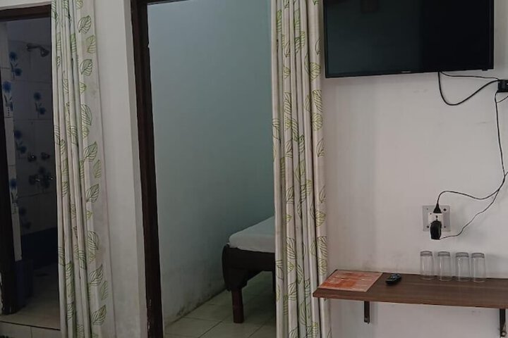 Room 14 of 28