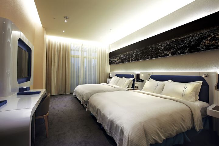 Room 10 of 61
