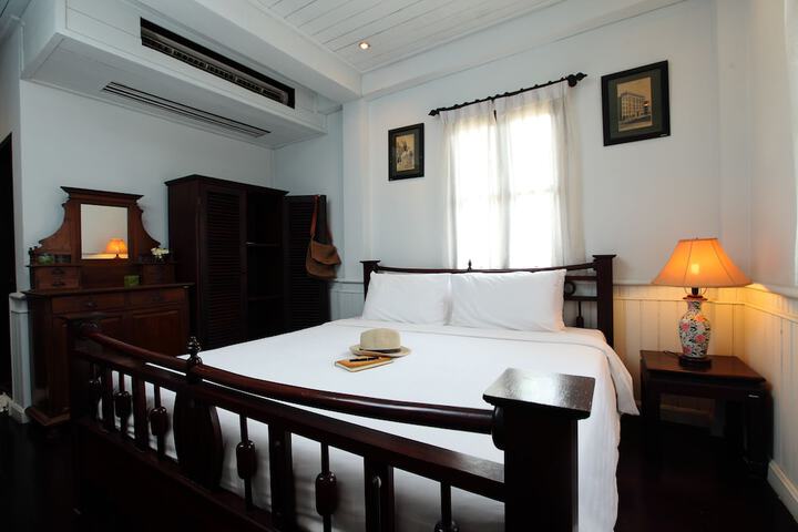 Room 9 of 33