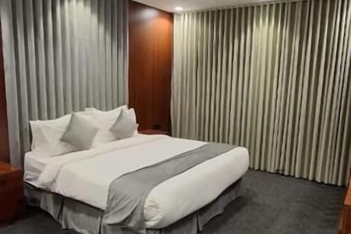 Room 6 of 15