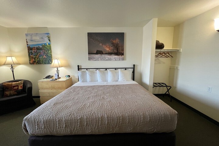 Room 16 of 80