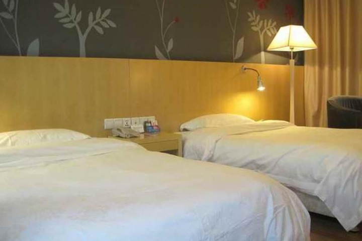 Room 6 of 27