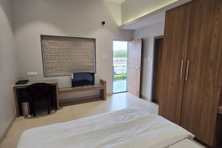Room 5 of 65