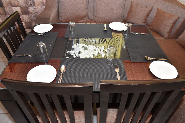 Dining 14 of 19