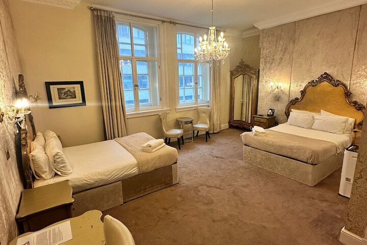Room 48 of 171