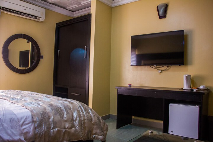 Room 19 of 38