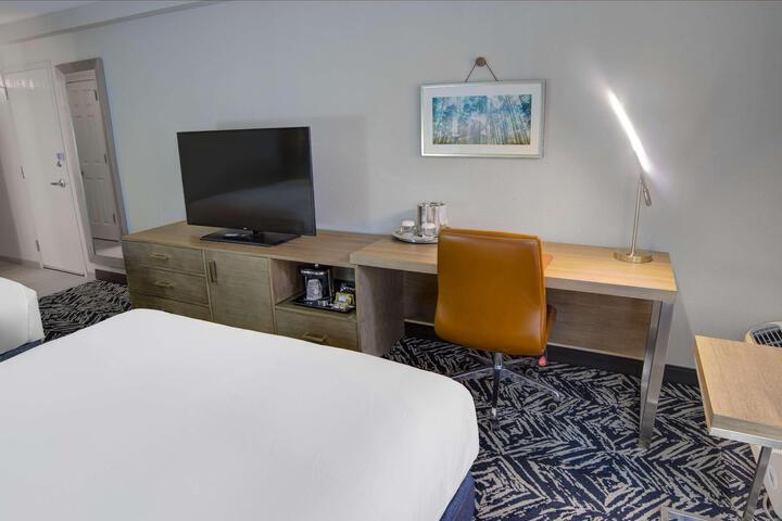 2 Queen Beds (7 of 7)