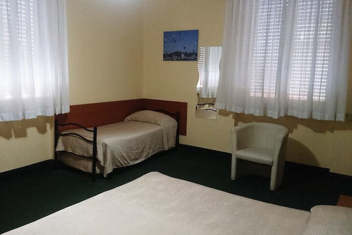 Room 5 of 18