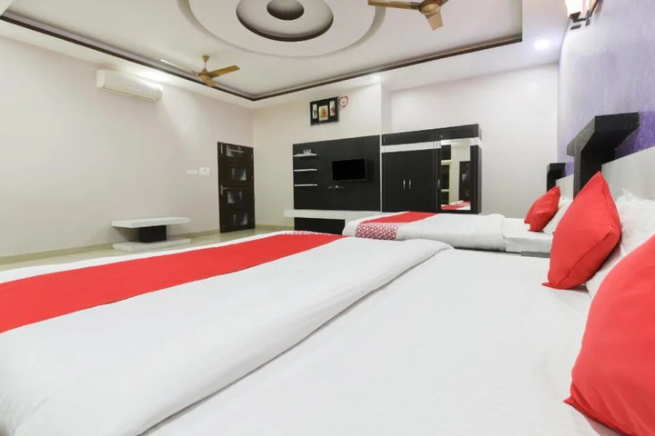 Room 7 of 11