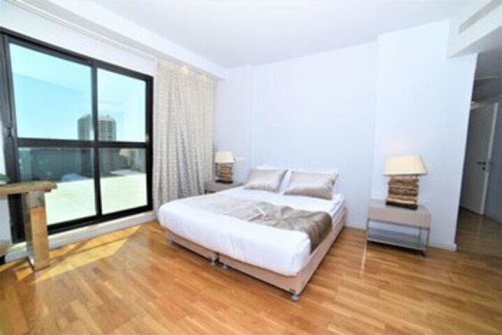 Room 17 of 29