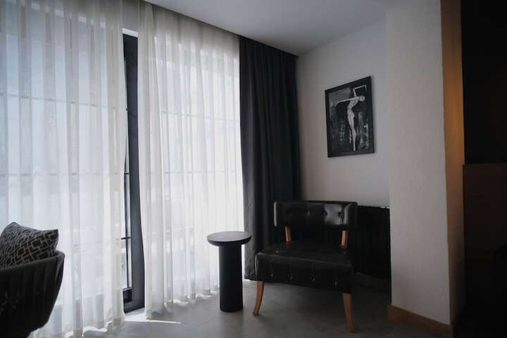 Room 10 of 104