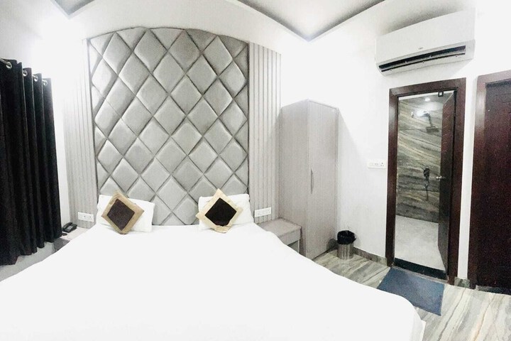 Room 5 of 10