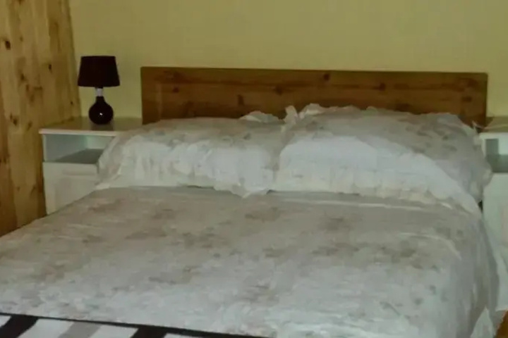 Room 4 of 28