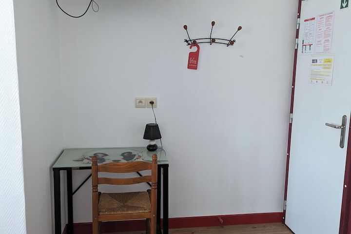 Room 5 of 48