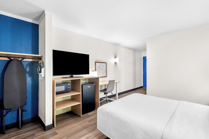 Room 16 of 43