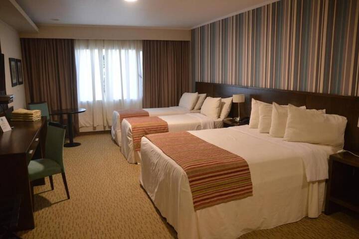 Room 10 of 32